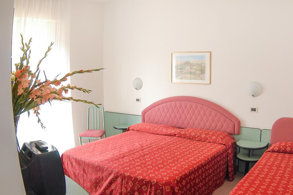 Hotel Gaia Cesenatico Room photo